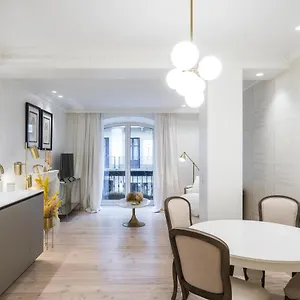 Brand New I Beachfront I 3 Min Old Town Anvers Apartment